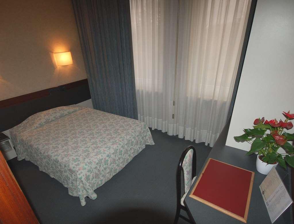 Astoria Hotel Italia Ούντινε Δωμάτιο φωτογραφία